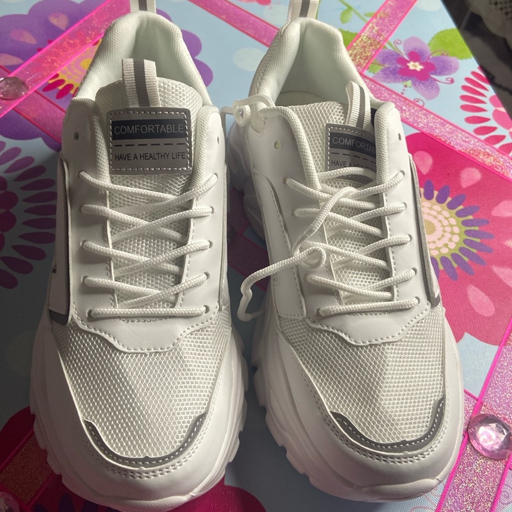 White shoes size 41 eur